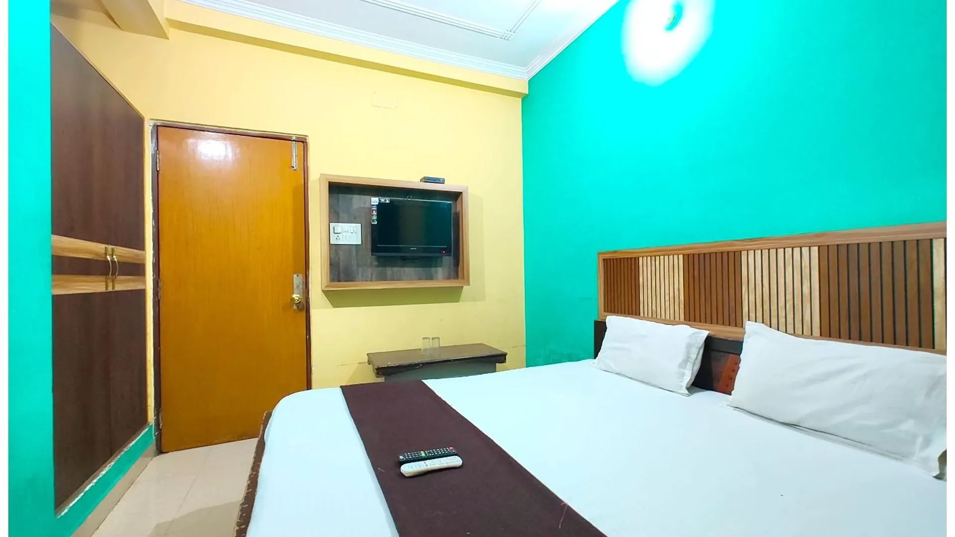 Varanasi Hotel Kashi Inn Near Railway Station - With #Prime Location #Wi-Fi #Hygience & Spacious Room - Near Kashi Vishwanath Temple And Ganga Ghat - A Best Hotel In Heart Of City