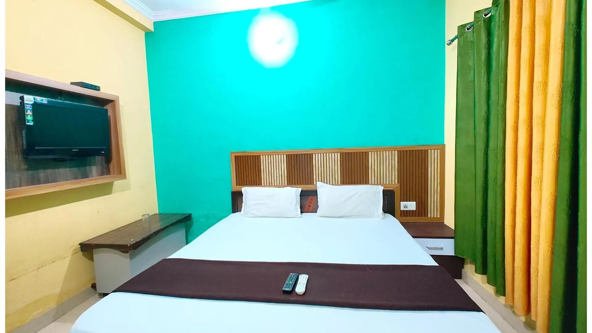 Varanasi Hotel Kashi Inn Near Railway Station - With #Prime Location #Wi-Fi #Hygience & Spacious Room - Near Kashi Vishwanath Temple And Ganga Ghat - A Best Hotel In Heart Of City
